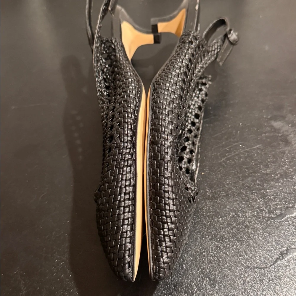 Donald J. Pliner Black slingback with Woven Texture kitten heel size 7